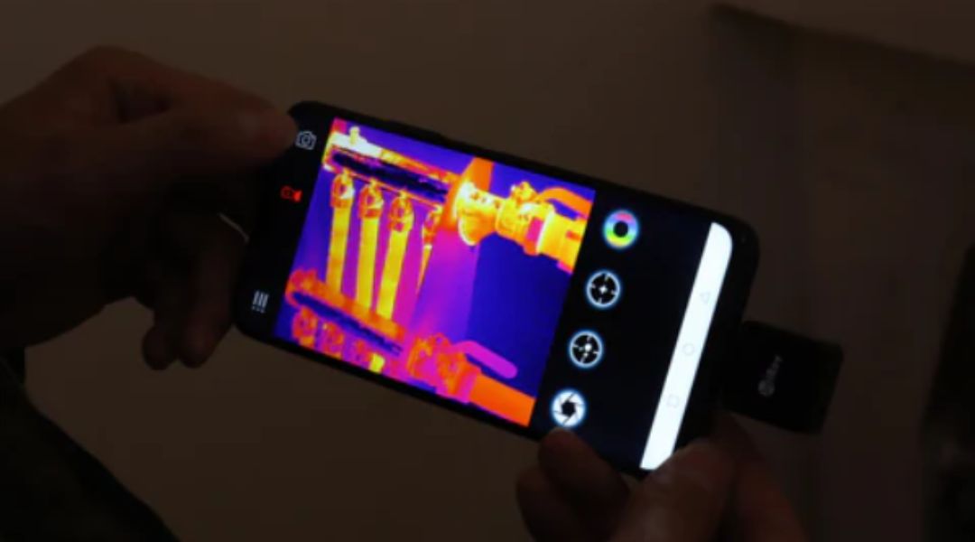 How to Transform Your Smartphone into a Thermal Camera